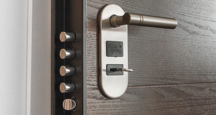 آشنایی با انواع قفل درب آپارتمان ،حیاط و پارکینگ