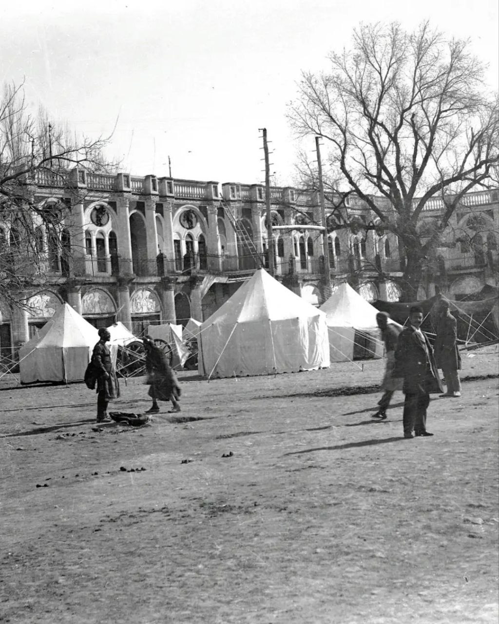 تاریخچه و ساخت میدان توپخانه